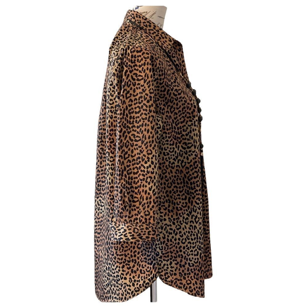 𝅺lands End Leopard Print Non Iron Supima Button Down Shirt - Picture 4 of 11